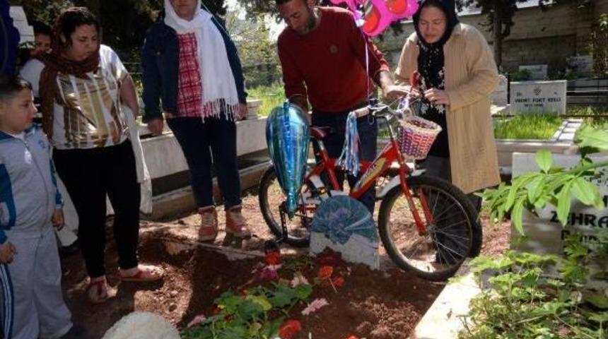 Sudenaz'ın Mezarına &Ccedil;ok Istediği Bisiklet Konuldu