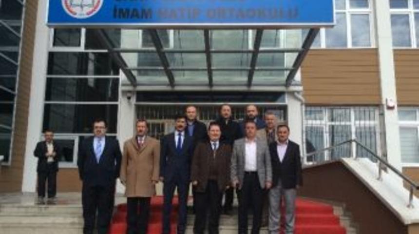 &Ccedil;etin, Cahit Zarifoğlu İmam Hatip Ortaokulu&rsquo;nu Ziyaret Etti