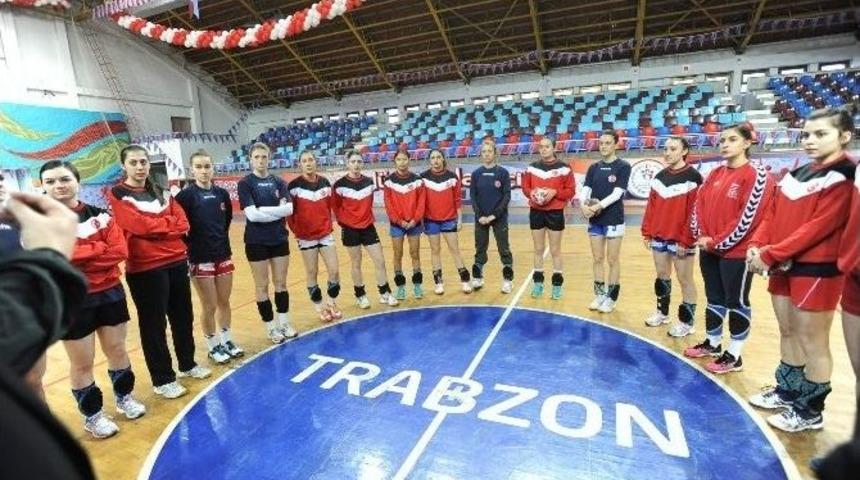 Hentbolda Gen&ccedil;lerin Hedefi Avrupa