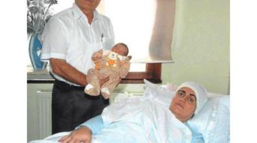 5 Yıl &Ouml;nce, 53 Yaşında &Ccedil;ocuk D&uuml;nyaya Getiren Anne Kansere Yenik D&uuml;şt&uuml;