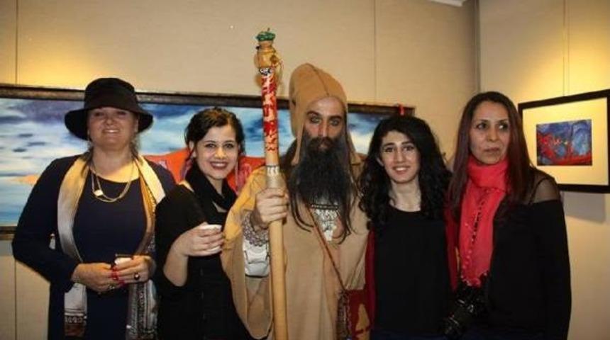 Kadına Y&ouml;nelik Şiddete Karşı Derviş Kost&uuml;ml&uuml; Resim Sergisi A&ccedil;tı