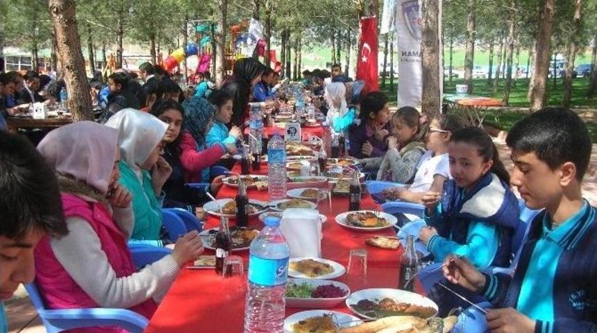 Polisler Ve &Ouml;ğrenciler Piknik Yaptı