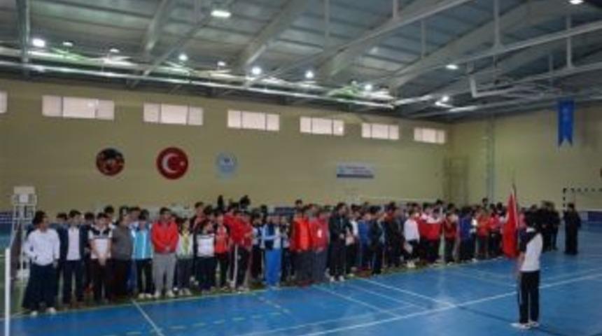 Badminton Grup M&uuml;sabakaları Başladı