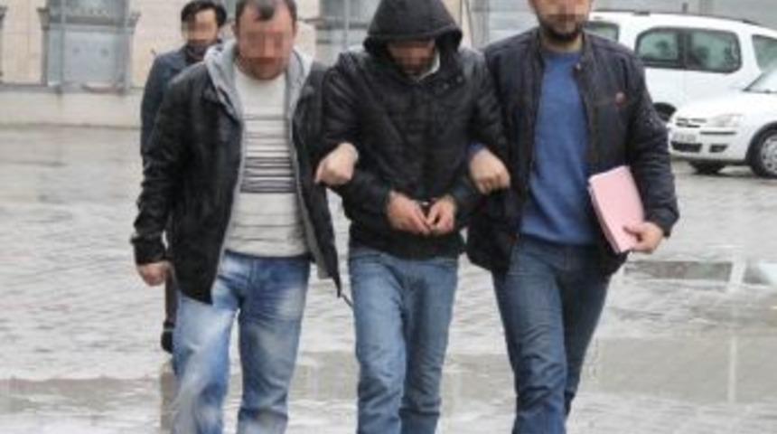 Evinden Uyuşturucu Hap Bulunan Gen&ccedil; Arkadaşını Su&ccedil;ladı