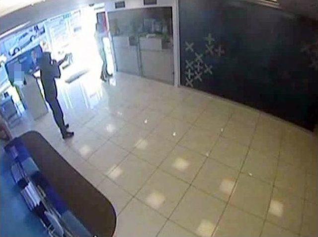 Şişli&rsquo;de Banka Soygunu G&uuml;venlik Kamerasında 1