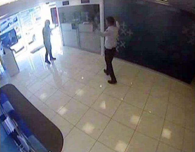 Şişli&rsquo;de Banka Soygunu G&uuml;venlik Kamerasında 2