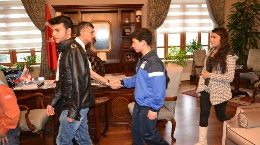 Vali Bektaş Sancak &Ccedil;evre Eğitim Gen&ccedil;lik Ve Spor Kul&uuml;b&uuml; Derneğini Kabul Etti