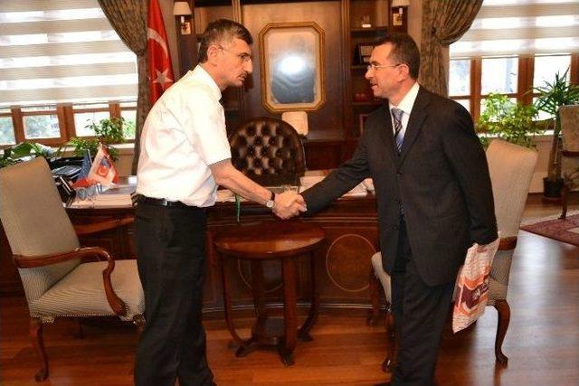 Vali Bektaş Sancak &Ccedil;evre Eğitim Gen&ccedil;lik Ve Spor Kul&uuml;b&uuml; Derneğini Kabul Etti 1