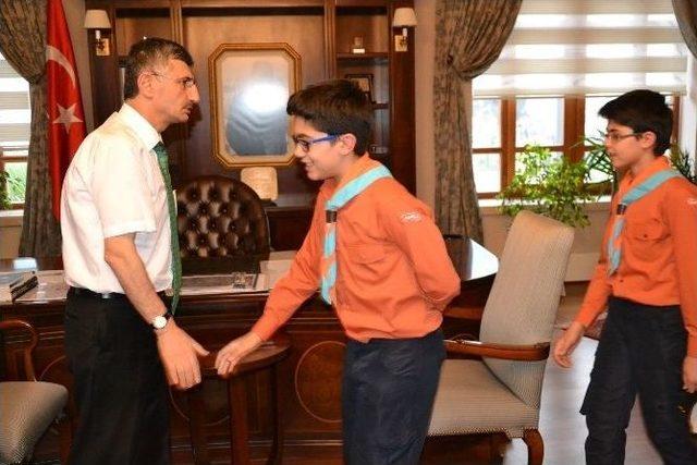 Vali Bektaş Sancak &Ccedil;evre Eğitim Gen&ccedil;lik Ve Spor Kul&uuml;b&uuml; Derneğini Kabul Etti 2