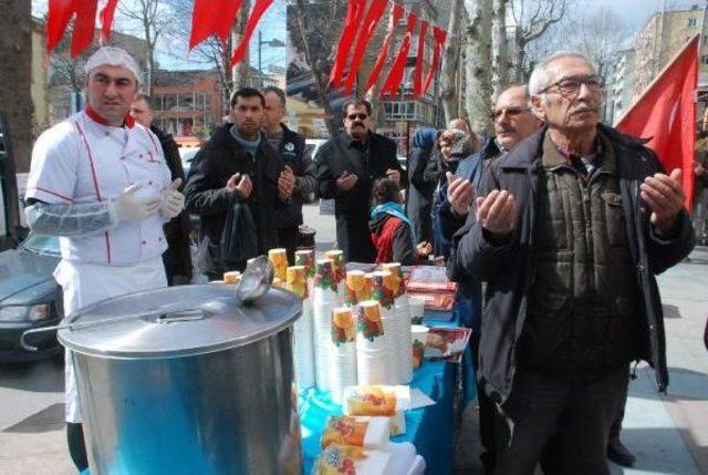 İzmit'te Fırıncılar Odası 2 Bin Kişiye Buğday Ekmeği Ve Çorbası Dağıttı