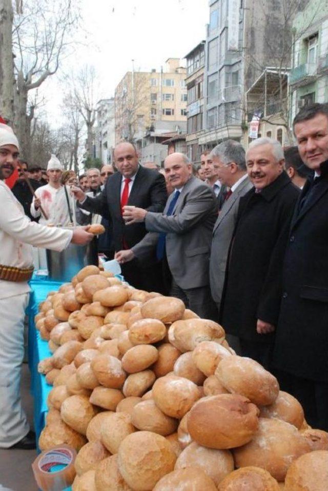 İzmit'te Fırıncılar Odası 2 Bin Kişiye Buğday Ekmeği Ve Çorbası Dağıttı