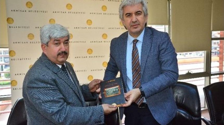 &Ccedil;anakkale&rsquo;de Gazi Olan Akhisarlılar Alb&uuml;mde Buluştu