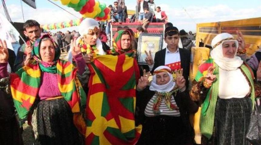 Suriye Sınırında Nevruz Ateşi Yakıldı (2)