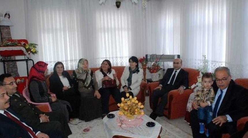 Adıyaman Protokol&uuml; Şehit Ailelerini Ziyaret Etti