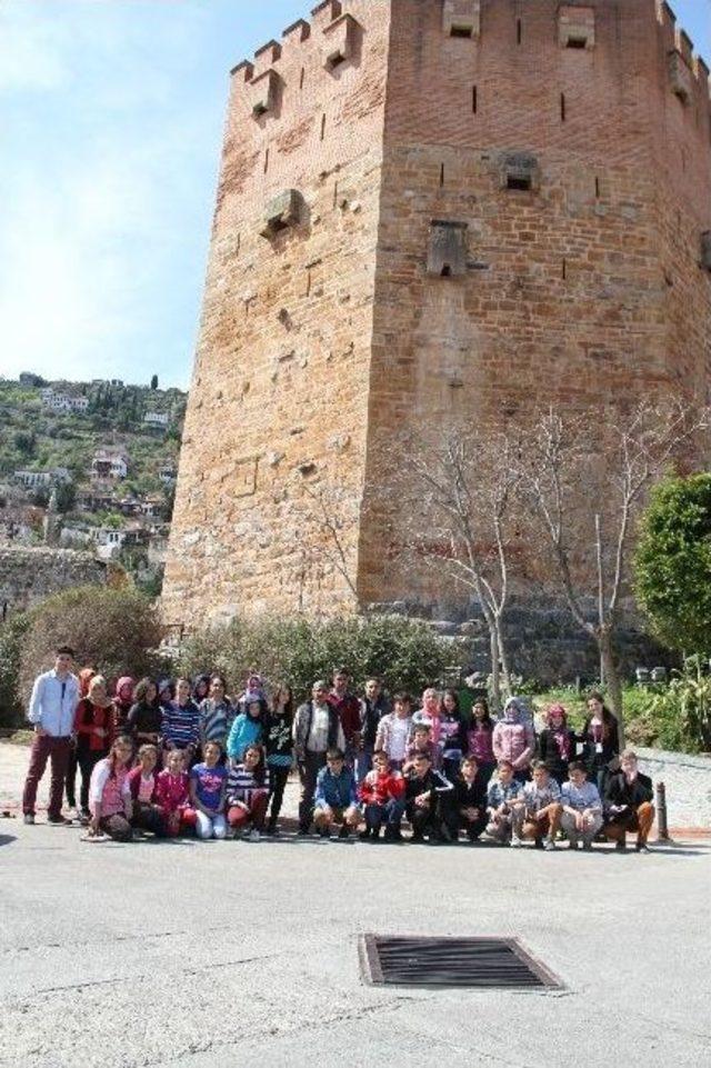 Alanya Belediyesi’nden Öğrencilere Kültür Turu