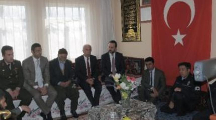 Çelikhan Kaymakamı Şehit Ailelerini Ziyaret Etti