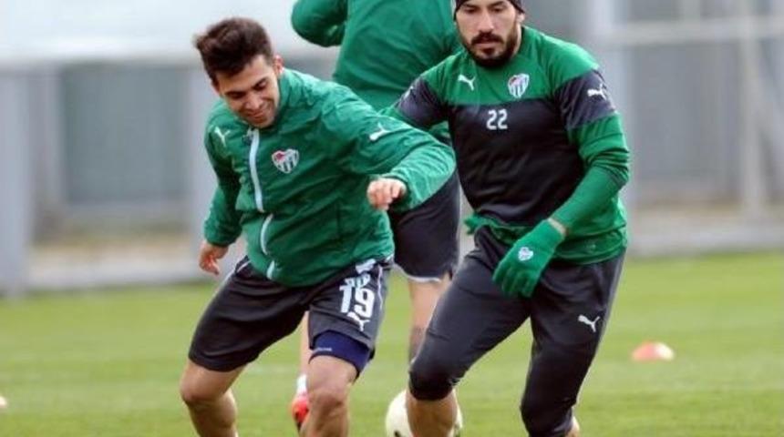 Bursaspor&rsquo;Da Belluschi Ve Bakambu Ayrı &Ccedil;alıştı