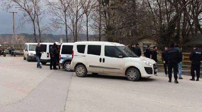 Sakaryasporlu Taraftarlar, Futbolcular Ma&ccedil; Sonrası Trib&uuml;nlere Gelmeyince Tesisleri Bastı