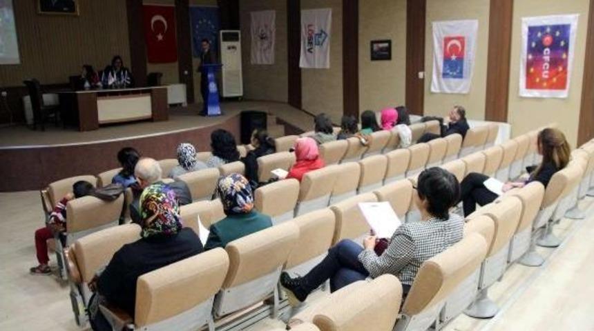 L&ouml;sev Konferansına Dikkat &Ccedil;eken Ilgisizlik