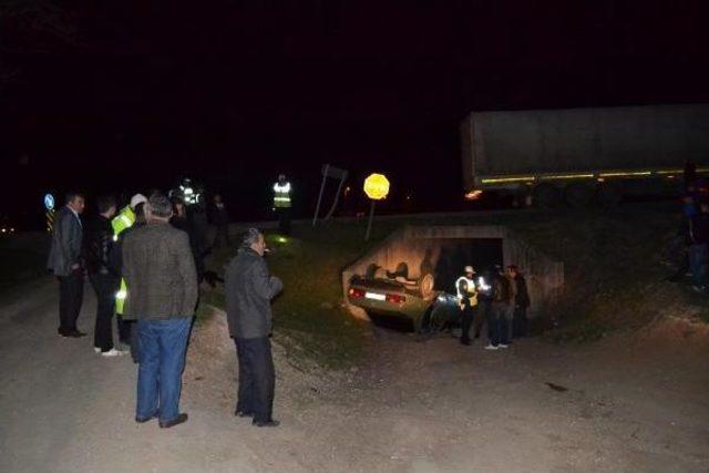 Otomobil 3 Metre Yükseklikten Alt Yol Girişine Düştü: 6 Yaralı