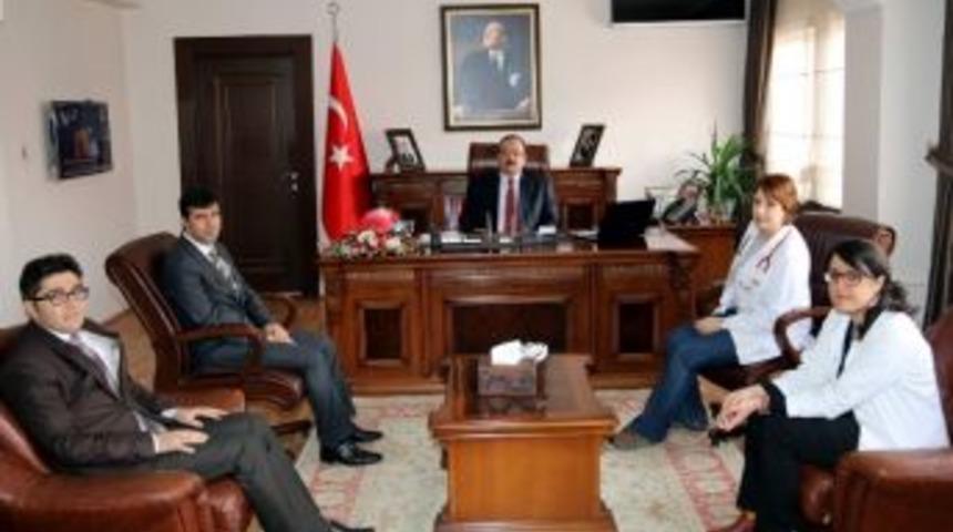 Vali Canbolat Doktorları Kabul Etti