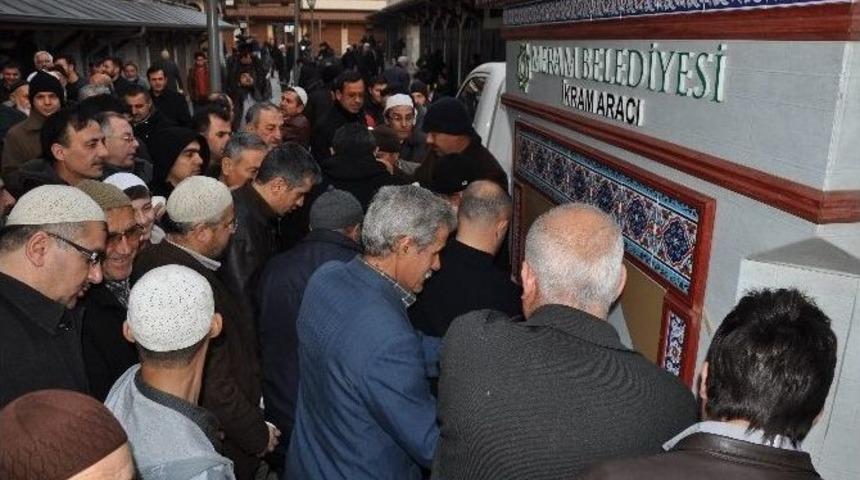 Cemaate &Ccedil;orba Ve Ekmek Dağıtıldı