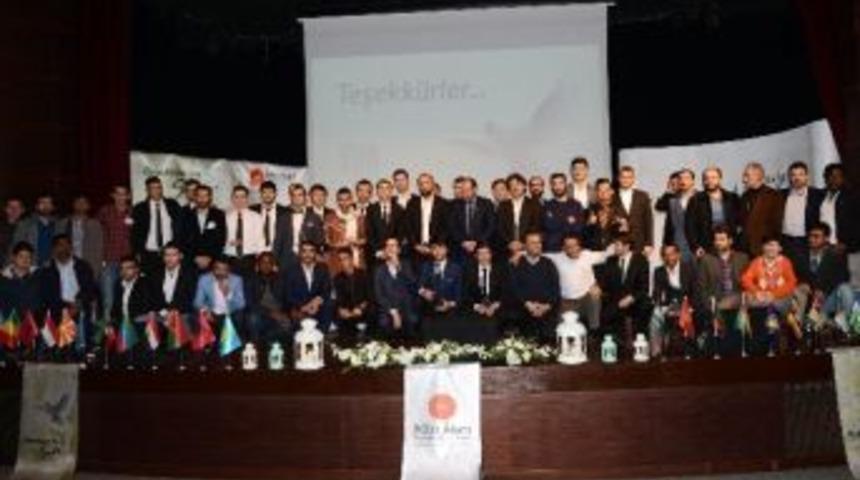 Farklı Coğrafyalardan Gelen &Ouml;ğrenciler Şiir Gecesinde Buluştu