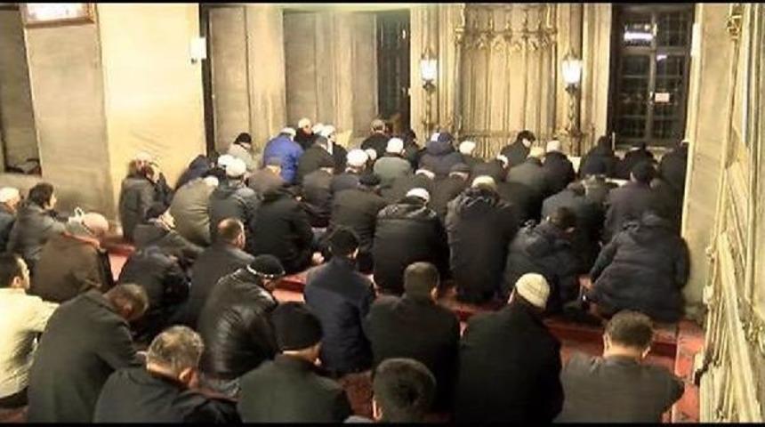 &Ccedil;anakkale Zaferi'nin 100. Yılı Nedeniyle Camilerde 'asker Tayını' Dağıtıldı