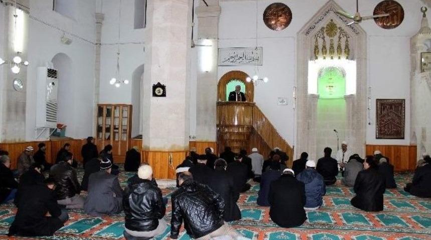 Sabah Namazında Eller Semaya Şehitler İ&ccedil;in Kalktı