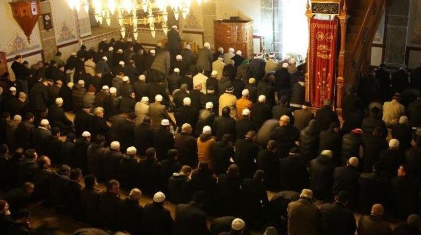 &Ccedil;anakkale Şehitleri Sabah Namazında Anıldı