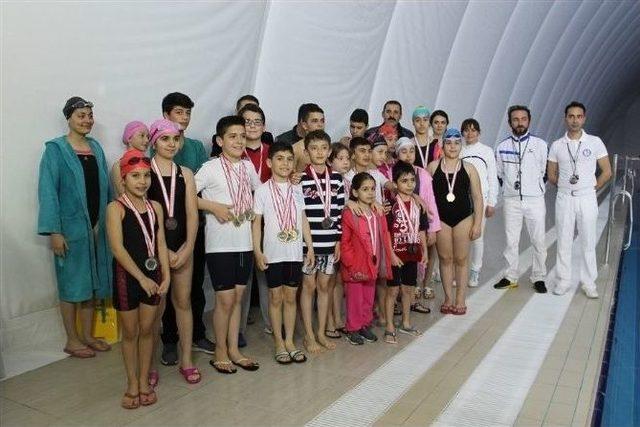 Karaman’da Yüzme İl Birinciliği Yarışmaları Sona Erdi 1