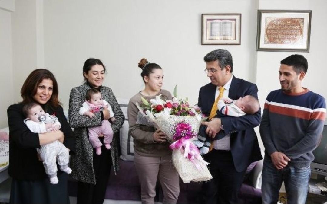 Başkan Karadeniz&rsquo;den &Uuml;&ccedil;&uuml;z Bebeklere &rsquo;hemşehrilik Belgesi&rsquo;