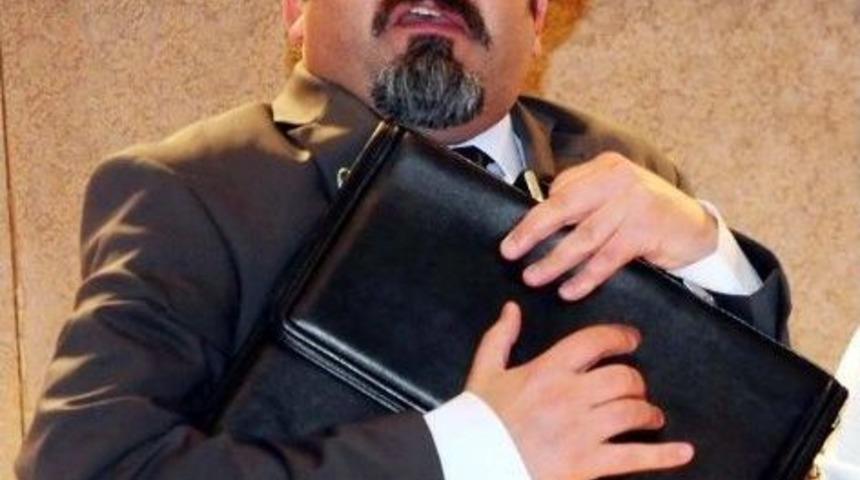 "yalancı"dan Tek Kişilik G&ouml;steri