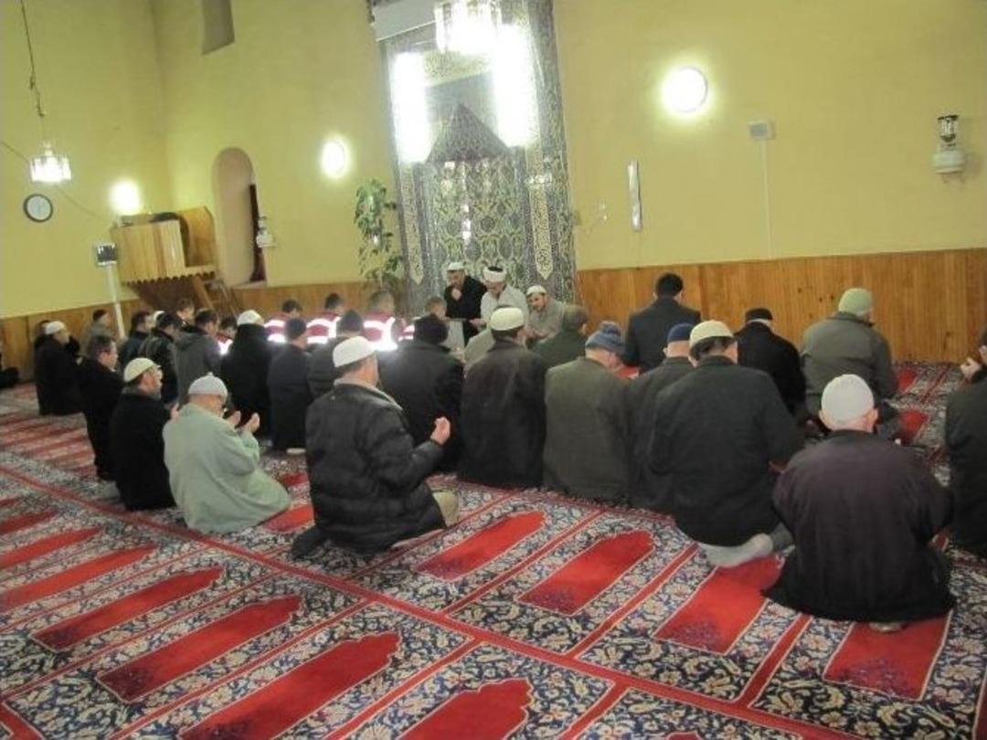 Hisarcık&rsquo;lılar &Ccedil;anakkale Şehitleri İ&ccedil;in Sabah Namazında Buluştu