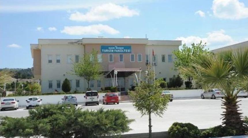 Mezun Olduğu Fak&uuml;ltenin Dekanlığını Yapıyor