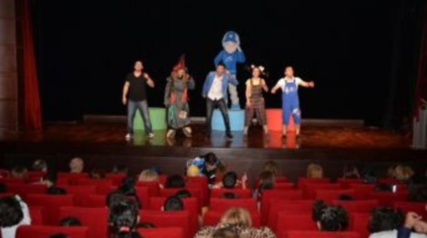 &Ouml;ğrenciler İ&ccedil;in, &rsquo;farkındayım Aldanmam&rsquo; İsimli Tiyatro