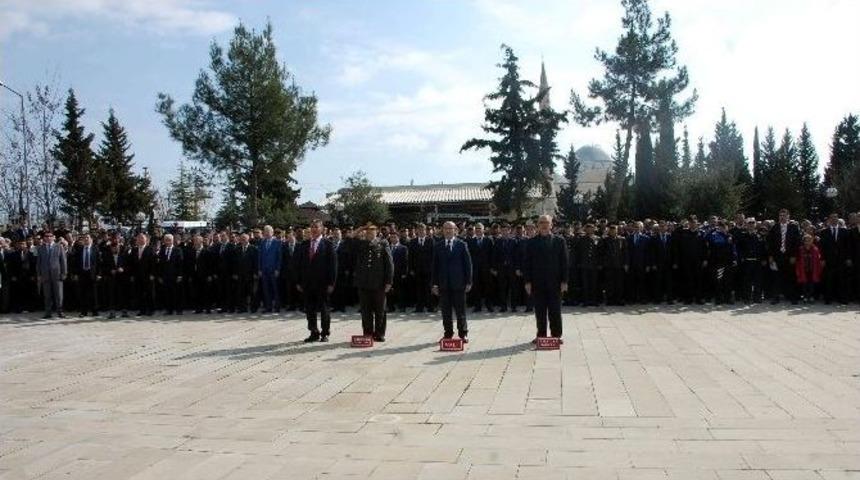 Protokol &Uuml;yeleri Şehitliği Ziyaret Etti