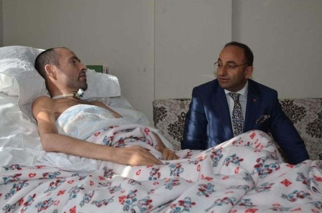 Başkan &Uuml;z&uuml;lmez Ve Ak Kadınlardan Hasta Ziyareti