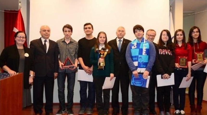 Esog&uuml; 8. Beyin Bilgi Yarışması&rsquo;nde Dereceye Giren &Ouml;ğrenciler &Ouml;d&uuml;llendirildi