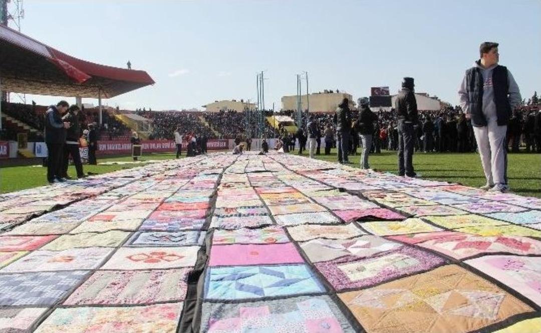 Başbakan Davutoğlu Şehitlerin Huzurunda S&ouml;z Verdi