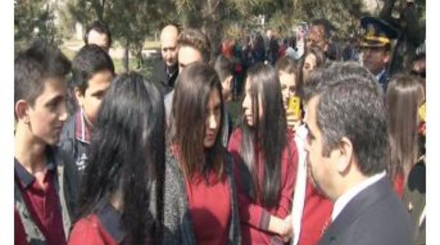 Şehitleri Anma T&ouml;reninde Vali&rsquo;den &Ouml;ğrencileri Terleten Soru