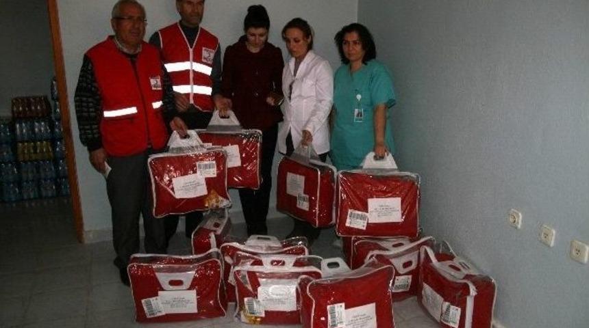 Kulu&rsquo;da Kızılay&rsquo;dan Giysi Yardımı