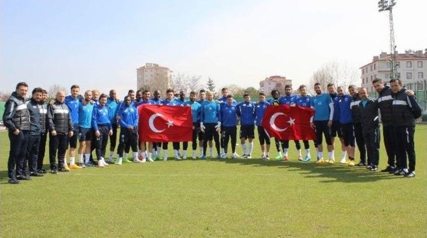 (&ouml;zel Haber) Suat Altın İnşaat Kayseri Erciyesspor Antrenmana Saygı Duruşu İle Başladı