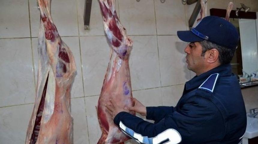 Zabıta Ekipleri M&uuml;h&uuml;rl&uuml; Olmayan Etlere El Koydu