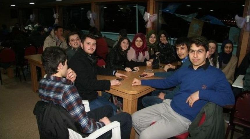 Sakaryalı Ak Gen&ccedil;ler &Ccedil;anakkale&rsquo;ye &Ccedil;ıkarma Yaptı