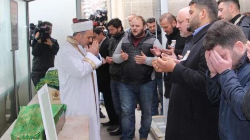 Ateş Bebek G&ouml;zyaşlarıyla Toprağa Verildi