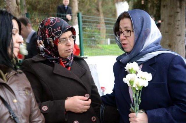 Sinop’Ta Kadın Vali, Şehit Kabirlerini Ziyaret Etti