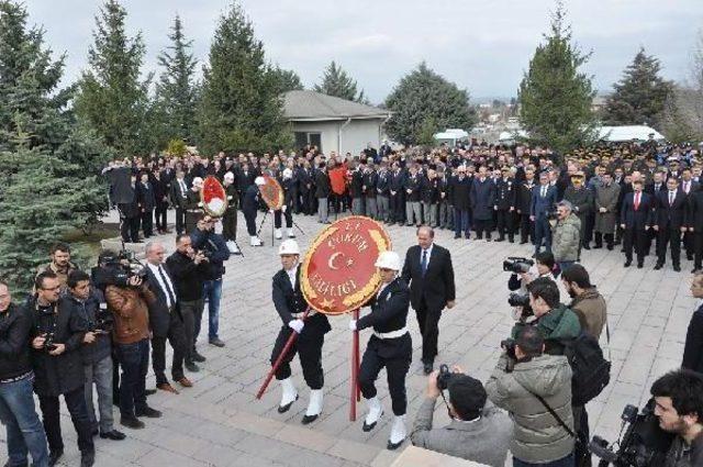 Şehit Mezarındaki Bir Buket Çiçek Duygulandırdı