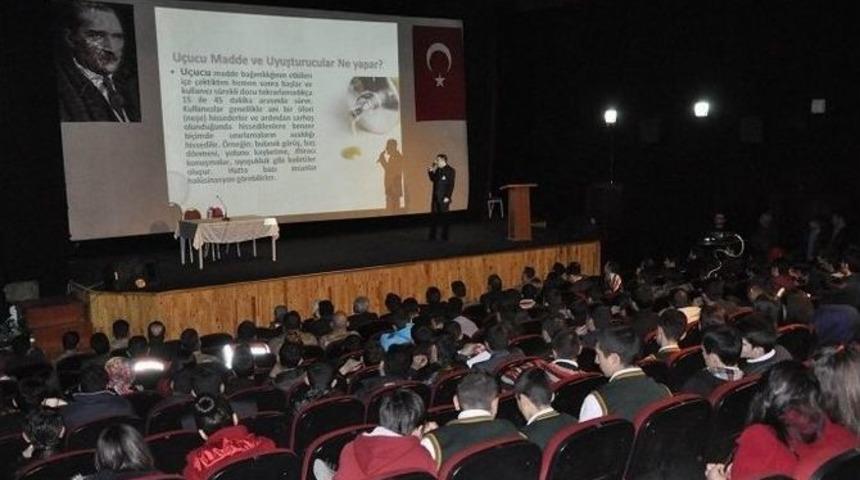 G&uuml;r&uuml;n&rsquo;de &Ouml;ğrencilere Madde Bağımlılığı Anlatıldı