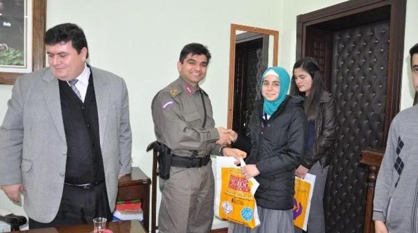 Sorgun Kaymakamı Arslantaş Başarılı &Ouml;ğrencileri &Ouml;d&uuml;llendirdi